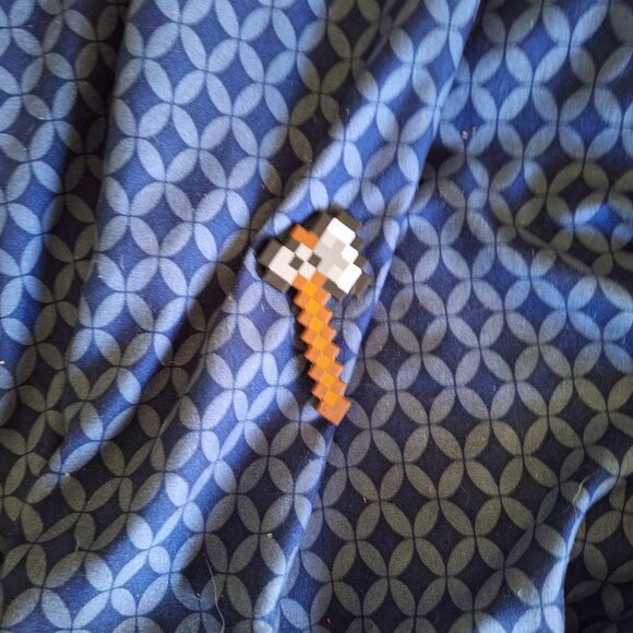 Minecraft toy axe - Picture 1 of 2